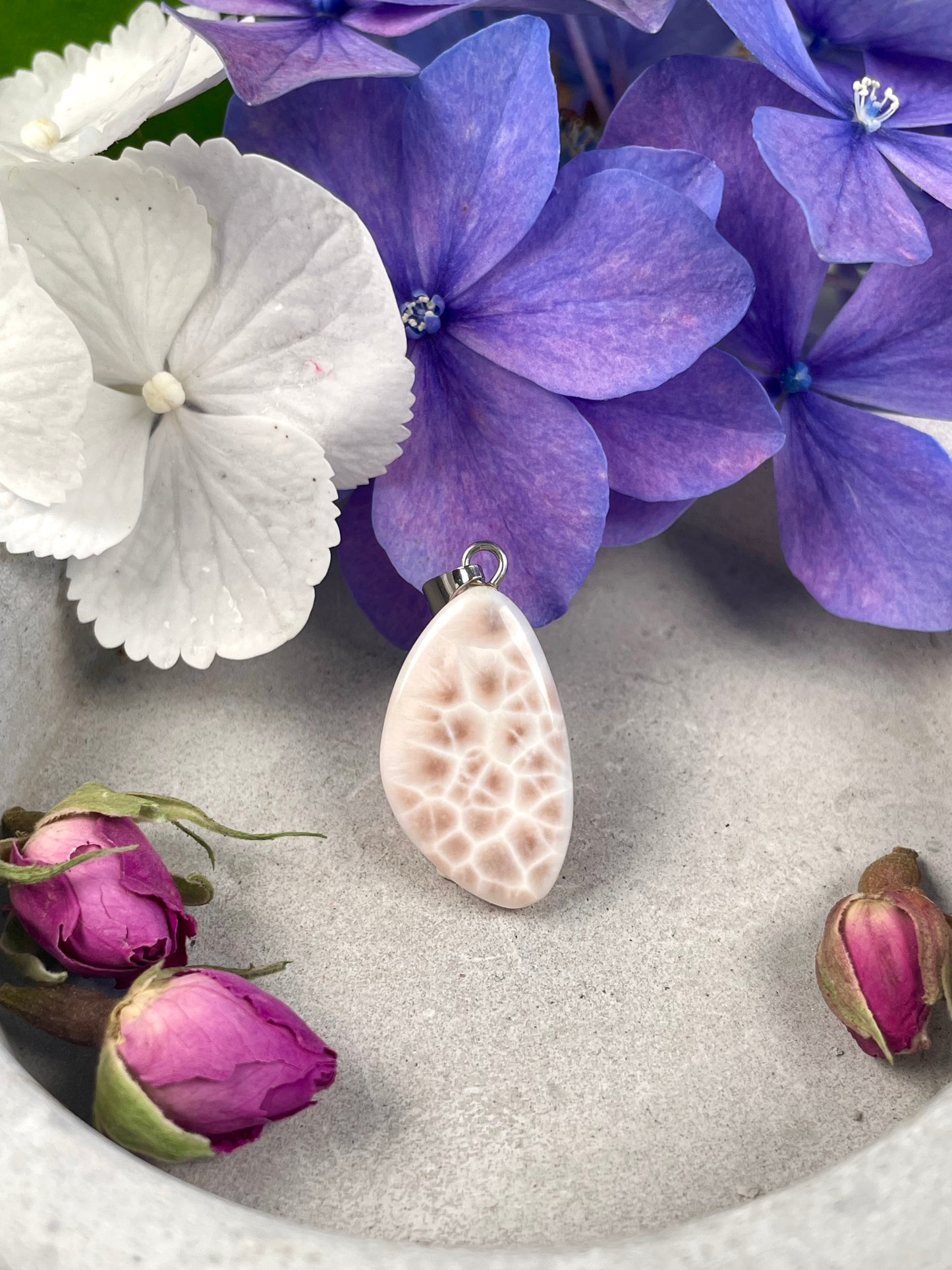 Pink Larimar (Natrolith) Anhänger Silber